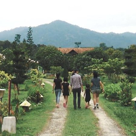 Happy Paradise Kampung Janda Baik Exteriör bild