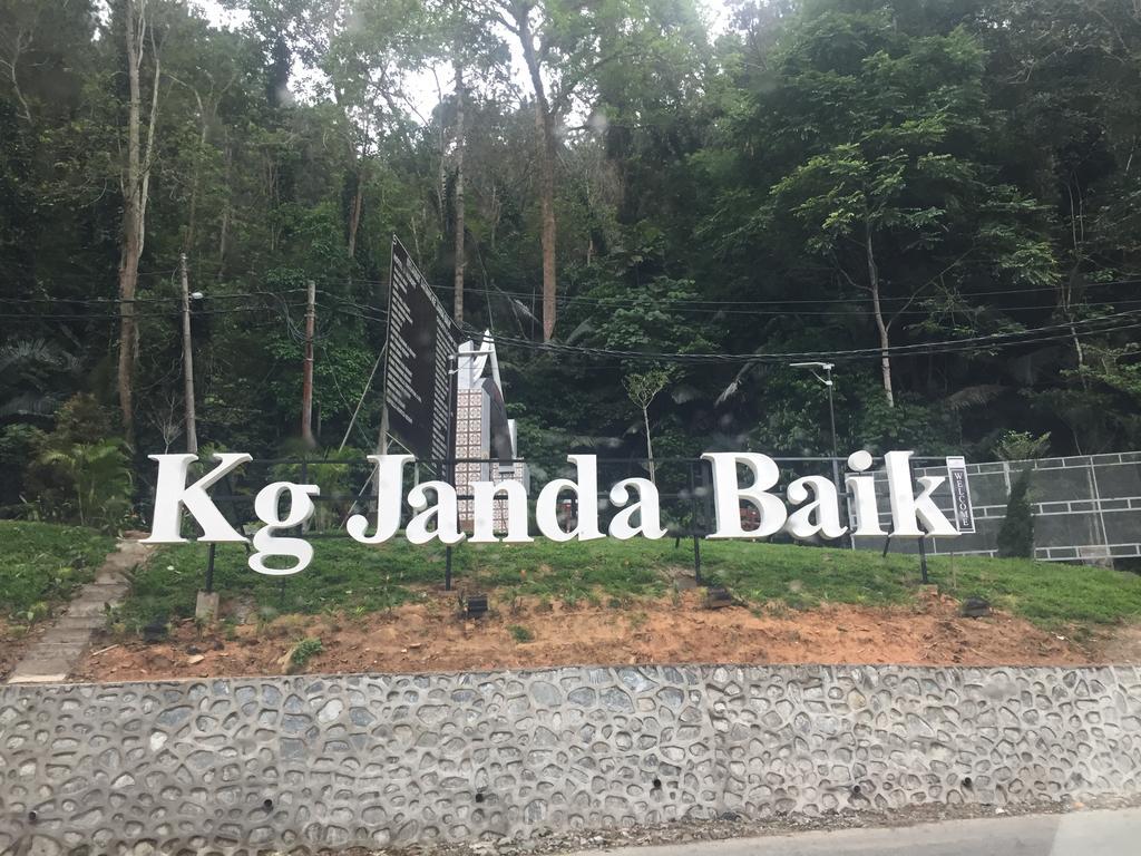 Happy Paradise Kampung Janda Baik Exteriör bild